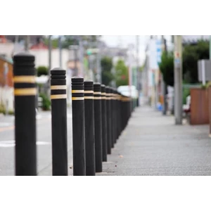 Pentingnya Bollard Trotoar dalam Menjaga Keamanan Pejalan Kaki di Kota