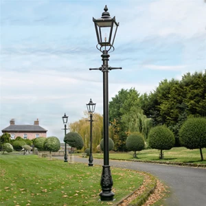 Desain Tiang Lampu Taman Antik yang Menggabungkan Fungsi dan Estetika